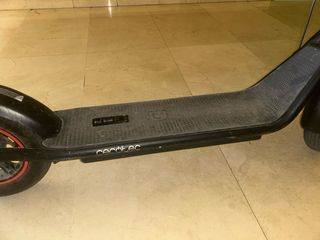 Patinete eléctrico gris