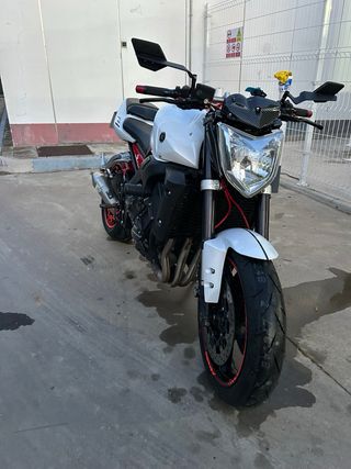 Yamaha FZ1 Naked Blanca