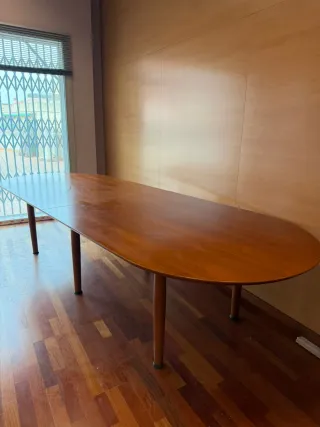 Mesa de oficina ovalada de madera urge la venta