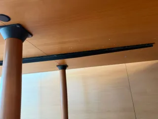 Mesa de oficina ovalada de madera urge la venta