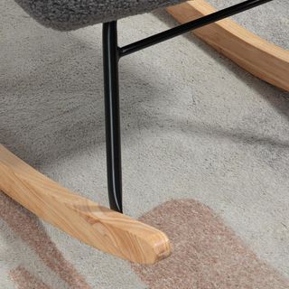 Silla mecedora de interior acolchada, poltrona mecedora de relax en pelo bereber con reposabrazos, estructura de acero y patas de madera de haya para sala de estar y dormitorio, gris oscuro