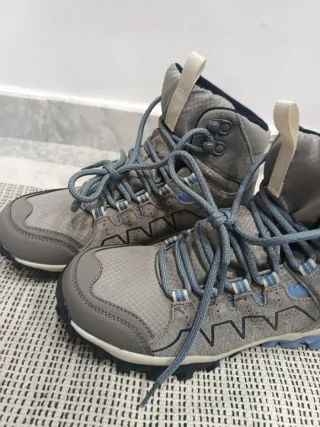 Botas  grises y azules mujer hombre niña niño