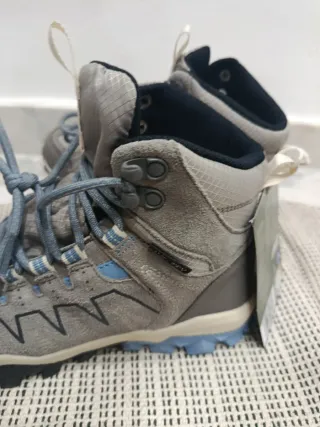 Botas  grises y azules mujer hombre niña niño