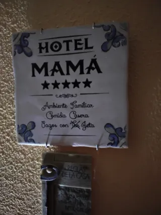 3 Azulejos pintados Hotel Mamá
