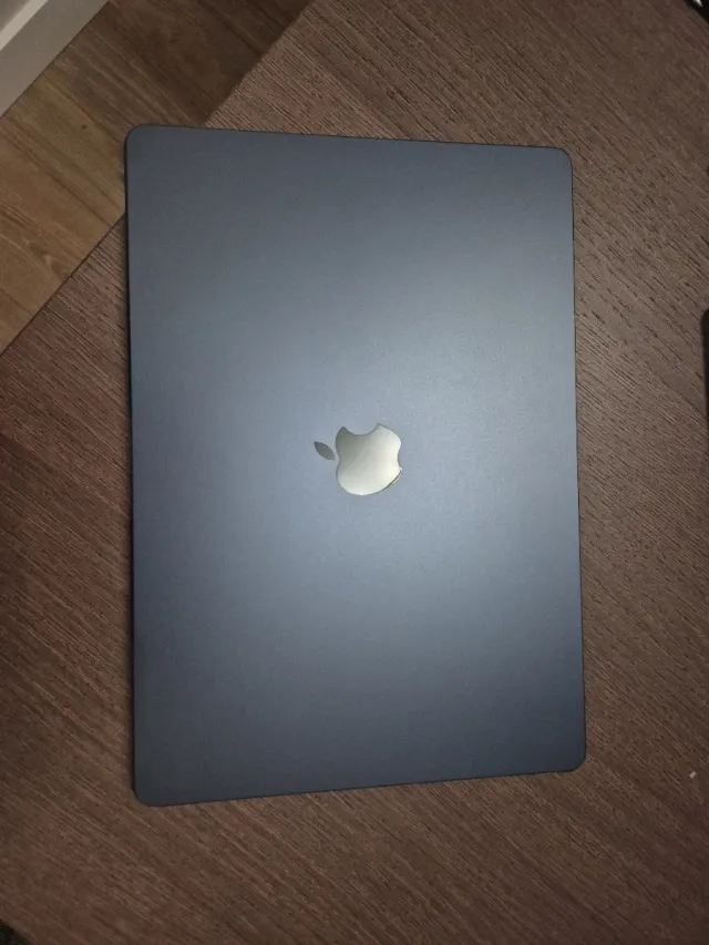 MacBook Air 15' M2 (16GB / 512SSD)