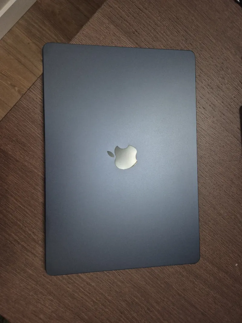 MacBook Air 15' M2 (16GB / 512SSD)