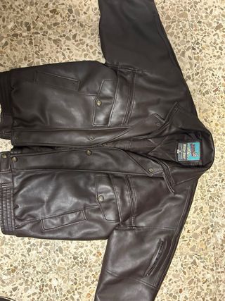 Chaqueta de cuero marrón