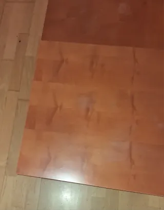 Mesa de centro de madera y ratán