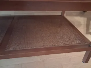 Mesa de centro de madera y ratán
