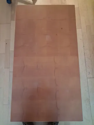 Mesa de centro de madera y ratán