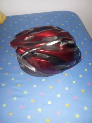 Casco de patinete rojo y negro murcia cechen