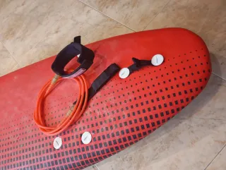 Tabla de surf blanca con rojo 2.30 mtrs de alto