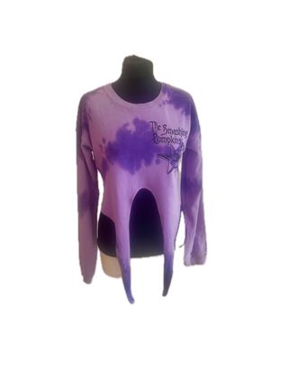 Camiseta, top, de color lila con efecto tie dye