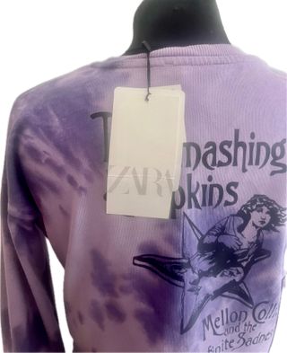 Camiseta, top, de color lila con efecto tie dye