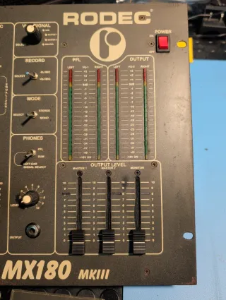 Mesa DJ Rodec MX180 MKIII funciona perfecta