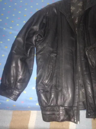 Chaqueta de cuero negra