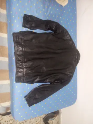 Chaqueta de cuero negra