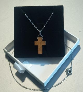 Collar Cruz Madera Mediana