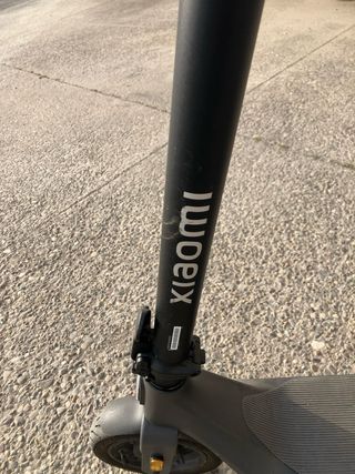 Patinete eléctrico negro