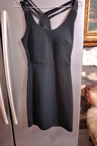 Vestito nero con dettaglio incrociato