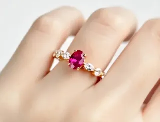 Anillo Rubí y Diamantes Oro 18k