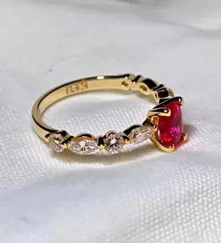 Anillo Rubí y Diamantes Oro 18k