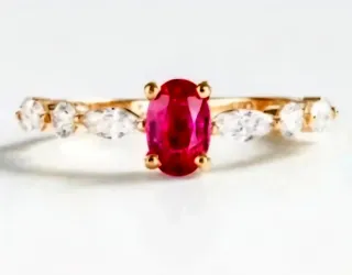 Anillo Rubí y Diamantes Oro 18k