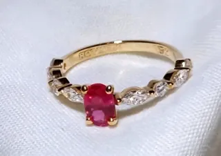 Anillo Rubí y Diamantes Oro 18k