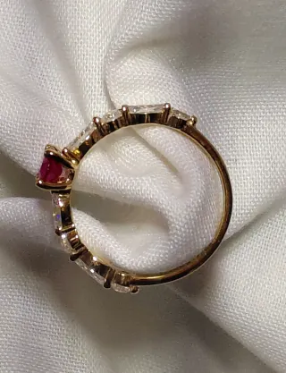 Anillo Rubí y Diamantes Oro 18k