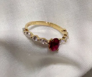 Anillo Rubí y Diamantes Oro 18k