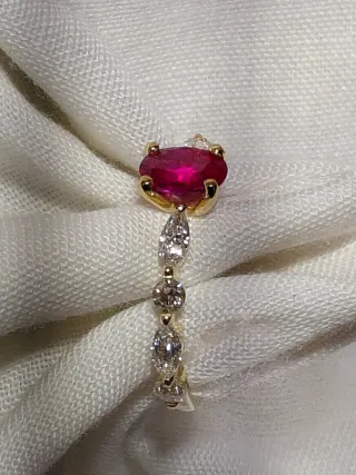Anillo Rubí y Diamantes Oro 18k