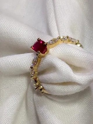 Anillo Rubí y Diamantes Oro 18k