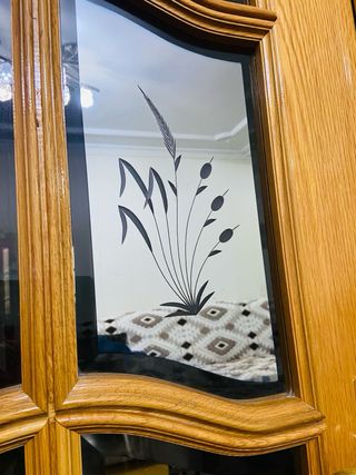 Puerta de madera con cristal