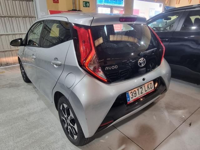 TOYOTA Aygo 5p 70 x-play