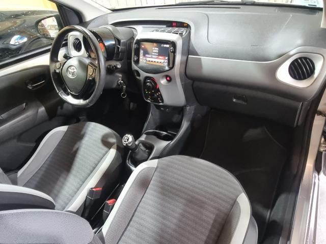 TOYOTA Aygo 5p 70 x-play