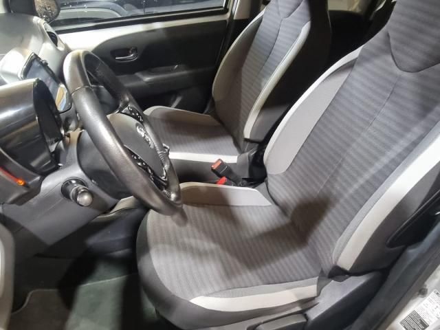 TOYOTA Aygo 5p 70 x-play