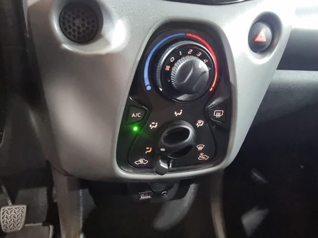 TOYOTA Aygo 5p 70 x-play