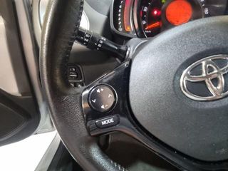 TOYOTA Aygo 5p 70 x-play