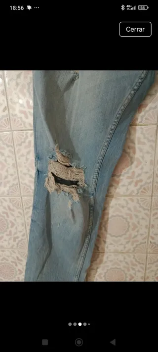 Pantalón vaquero Skinny Pull&Bear Roto Talla M.