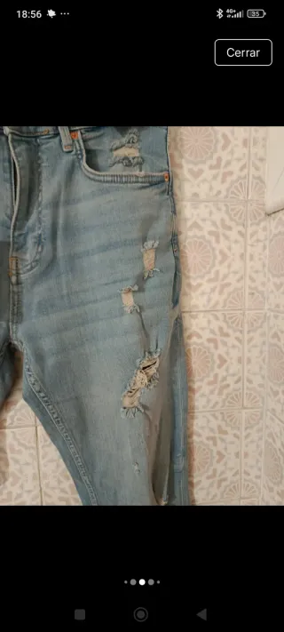 Pantalón vaquero Skinny Pull&Bear Roto Talla M.
