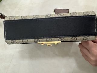 Bolso Gucci Beige y Negro Cadena Dorada