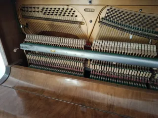 Piano antiguo maquinaria  Renner