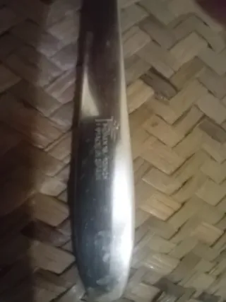 Cuchara antigua con grabado de conejo