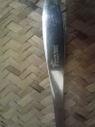 Cuchara antigua con grabado de conejo