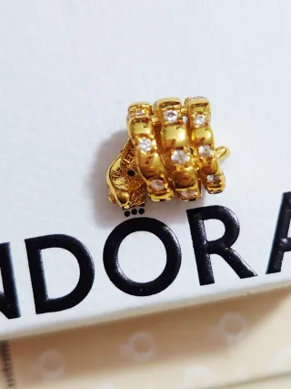 Charm Serpiente Enroscada chapado en oro 14k