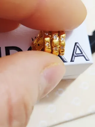 Charm Serpiente Enroscada chapado en oro 14k