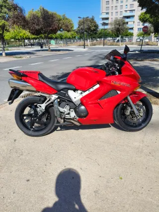 Honda VFR 800 Roja