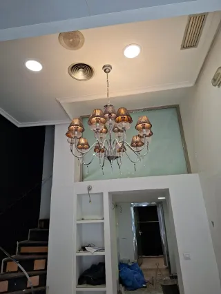 Lámpara de Lujo 12 Brazos + aplique a juego.