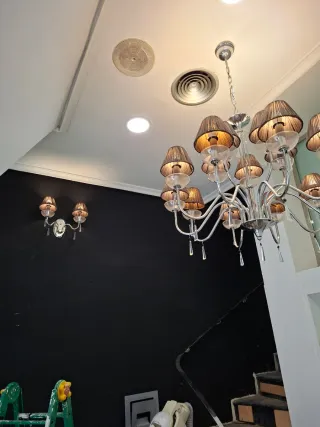 Lámpara de Lujo 12 Brazos + aplique a juego.