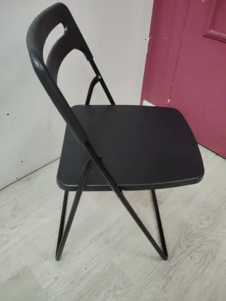 Sillas plegable negra Ikea .